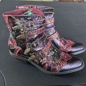 L’Artiste Spring Step short Boots - purple/maroon/multi-color size 40 / US 9